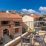 Vibes 13 * Argostoli (Kefalonia)