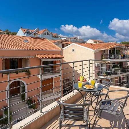 Vibes 13 * Argostoli (Kefalonia)